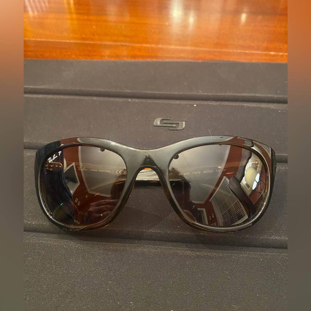 Women’s Ray Ban tortoise shell RB 4216.